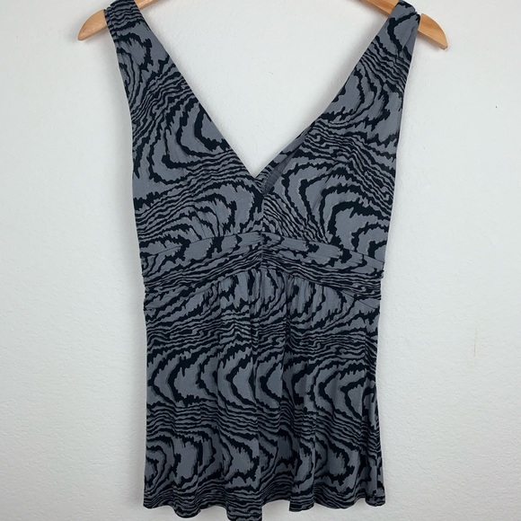 Express Animal Print top - Picture 2 of 5